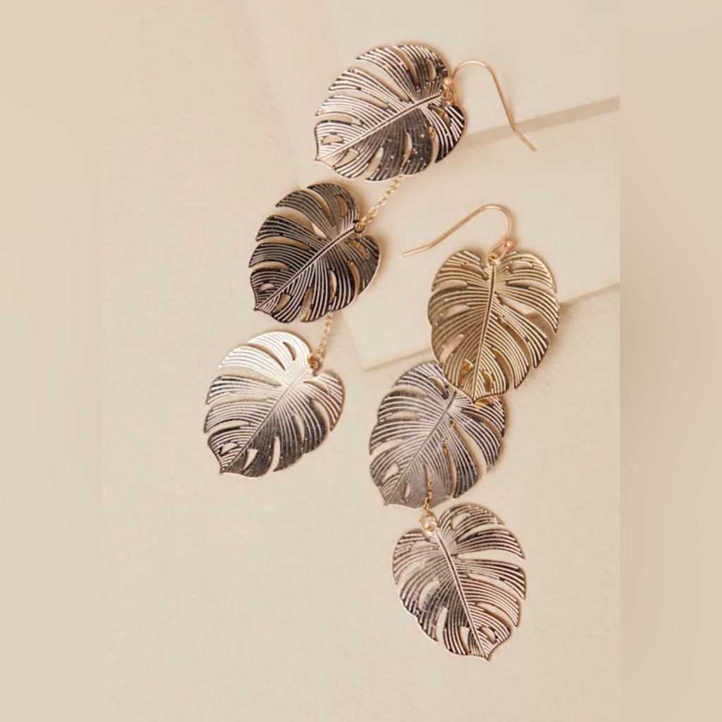 Lulus Womens Gold Monstera Leaf Drop Earrings Hanging Tropical Summer Vacation 25$